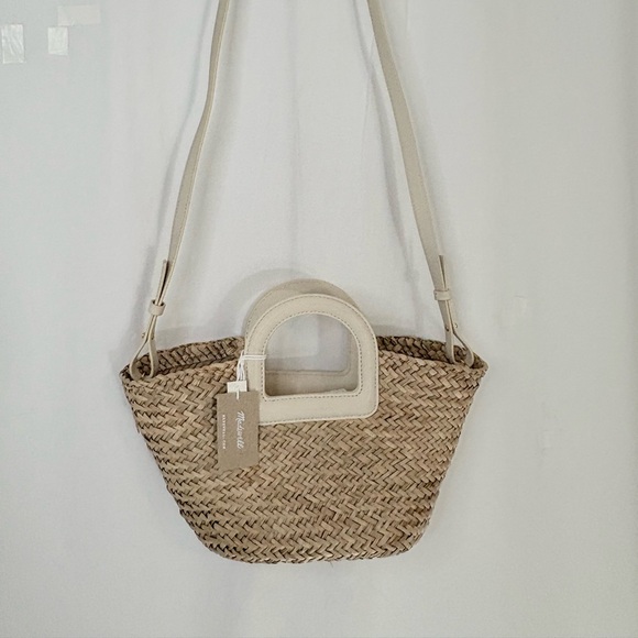 Handbags - NWT MADEWELL The Mini Bucket bag, handwoven straw crossbody bag